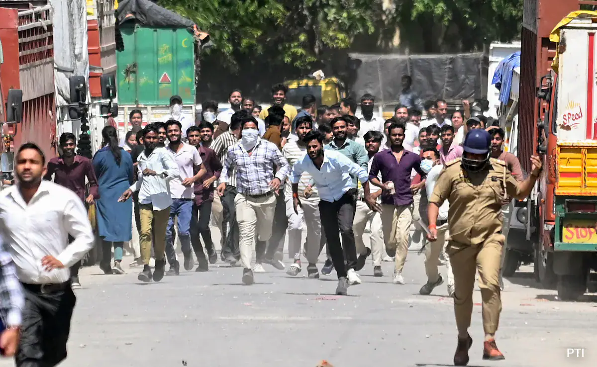 नोएडा की श्रमिक हिंसा